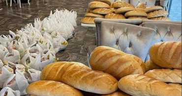 Ukrayna'da Azeri iş insanı halka ücretsiz ekmek ve yiyecek dağıttı! 'Türk her yerde Türk'