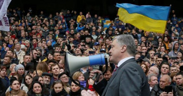 Ukrayna'da Başkan Adayları Stadyumda Kozlarını Paylaşacak