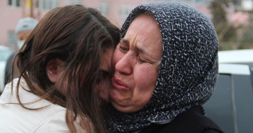 Ukrayna'da mahsur kalan Türk öğrenci ailesine kavuştu, annesi sevinç gözyaşlarına boğuldu!