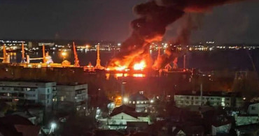 Ukrayna'dan Rusya'ya ağır darbe: Rus filosuna ait gemi vuruldu