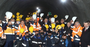 Ulaştırma ve Altyapı Bakanı Karaismailoğlu, Yeni Zigana Tüneli Işık Görme Törenine Katıldı! 'Avrupa'nın En Uzunu Olacak'