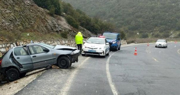 Uşak'ta Trafik Kazası: 3 Yaralı