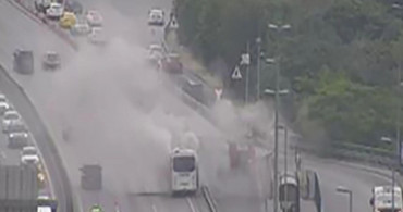 Üsküdar’da midibüsün motorundan dumanlar yükseldi: 15 Temmuz Şehitler Köprüsü’nde trafik durdu