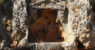 Uzuncaburç Antik Kenti'nde 32 Mezar Ortaya Çıktı