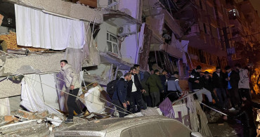 Valiliklerden açıklama: Peş peşe meydana gelen depremde 140 bina yıkıldı, çok sayıda ölü var