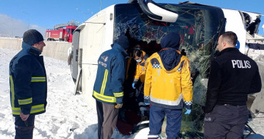 Van’da Korkutan Kaza: Buz Tutan Yolda Yolcu Otobüsü Devrildi