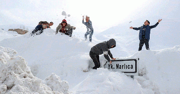 Van’da Yoğun Kar Yağışı Bazı Köyleri Kar Altında Bıraktı