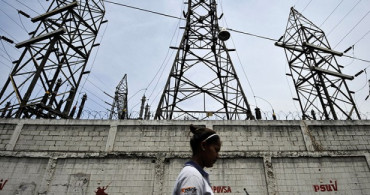 Venezuela Cumhurbaşkanı Maduro Elektrik Santrallerinin Yeniden Faaliyete Geçtiğini Duyurdu