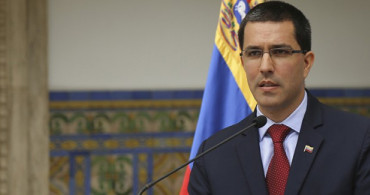 Venezüella Dışişleri Bakanı Arreaza: Trump Yaptırımların Süresini Uzatarak Büyük Bir Hata Yaptı 