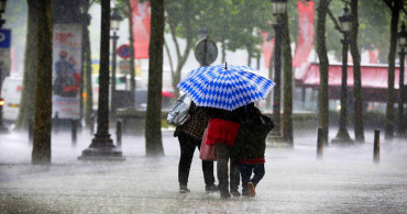 Yaz geldi diyenlere Meteoroloji’den kötü haber: Sıcaklıklar düşüyor sağanak yağışlar geliyor