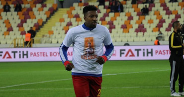 Yeni Malatyasporlu Futbolcular Isınmaya Josef Sural Tişörtü İle Çıktı