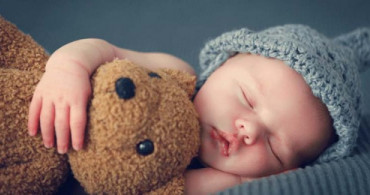 Yenidoğan Bebeği Kolay Uyutmanın Yolları