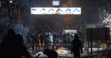  Yunan Askerinden Göçmenlere Sert Müdahale