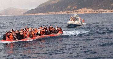  Yunanistan Göçmenlere Denize Set Çekiyor