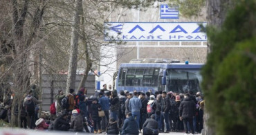 Yunanistan Sınırı Otobüsle Kapattı! Ses Bombası Kullanıldı! 