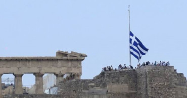 Yunanistan’da Bayraklar Yarıya Çekildi