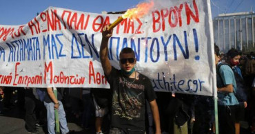 Yunanistan'da Çalışanlar Sokaklara Döküldü