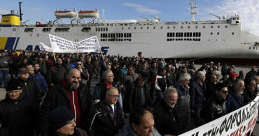 Yunanistan'da Denizcilerin Grevi Ulaşımı Durdurdu