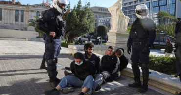 Yunanistan'da Öğrenci Tutuklaması