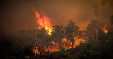 Yunanistan’da yangın felakete yol açtı: Askeri mühimmat deposunda şiddetli patlama