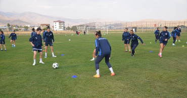 Yüksekova'nın Kadın Futbol Takımı, Yeni Otobüsüyle Galibiyet Peşinde