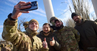 Zelenskiy’den sürpriz Herson ziyareti: Askerlerle fotoğraf çektirdi