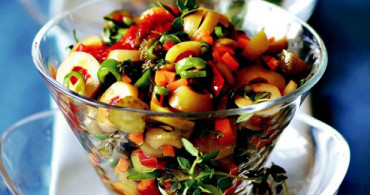 Zeytin Salatası Nasıl Yapılır?