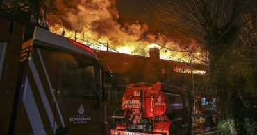 Zeytinburnu'nda İki Tekstil Fabrikasında Yangın