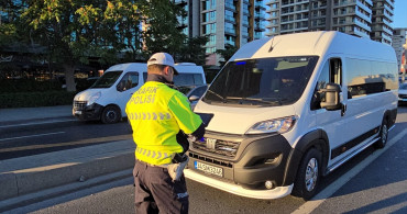 İstanbul'da Trafik Denetimi: Çakar-Siren ve Emniyet Şeridi İhlalleri Kontrol Edildi