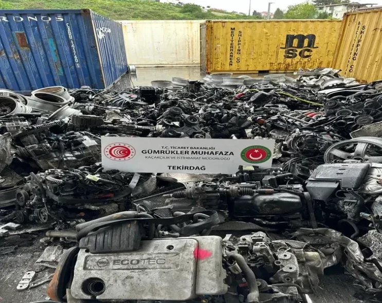 Kapıkule'de Sahte Evrakla Yurda Sokulmak İstenen 51 Milyon Lira Değerinde Lüks Otomobile El Konuldu
