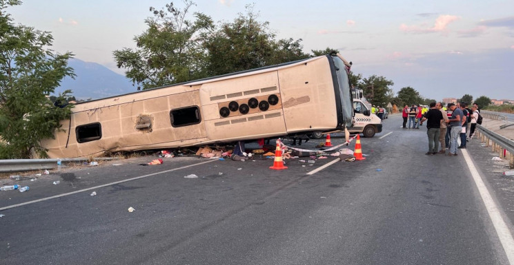 Canlı yayında kaza: Yürüyerek İstanbul'a giderken kamyon çarptı!