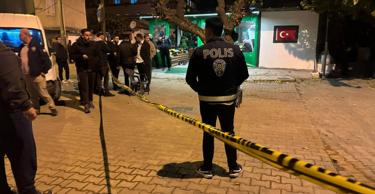 İzmir'de polislere silahlı saldırı