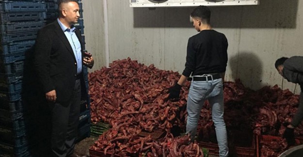1 Ton Kaçak Kesilmiş Tavuk Eti Ele Geçirildi