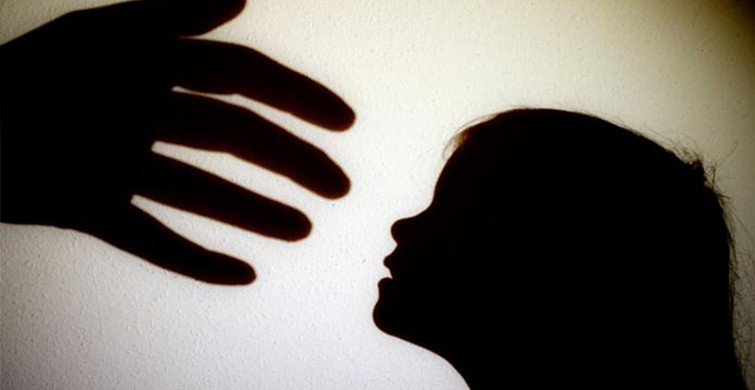 12 Yaşındaki Çocuğa Şantajla Cinsel İstismarda Bulundular