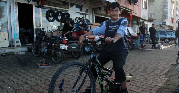 15 Yaşındaki Mucit, Ağaç Motorundan Moto-Bisiklet Yaptı