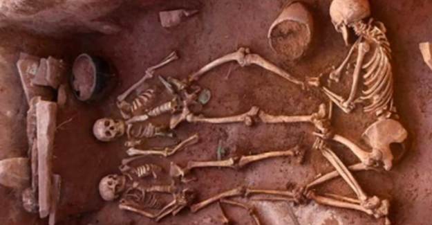 2 Bin 500 Sene Önce Ölen Savaşçı Ailenin Mezarı Bulundu
