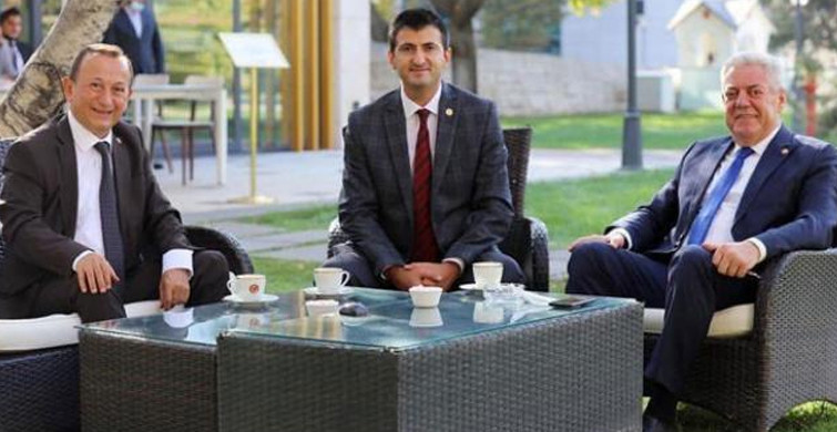 3 Milletvekili CHP'den İstifa Etti