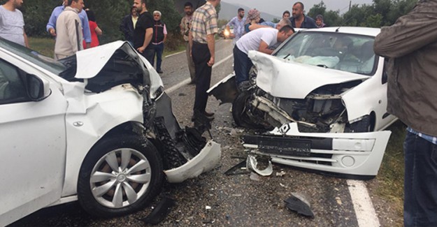 4 Aracın Birbirine Girmesi Sonucu 18 Kişi Yaralandı