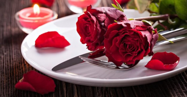 7 Adımda Romantik Akşam Yemeği Hazırlama!