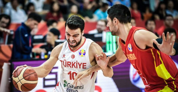 A Milli Basketbol Takımımız, Karadağ'ı 79-74 Mağlup Etti