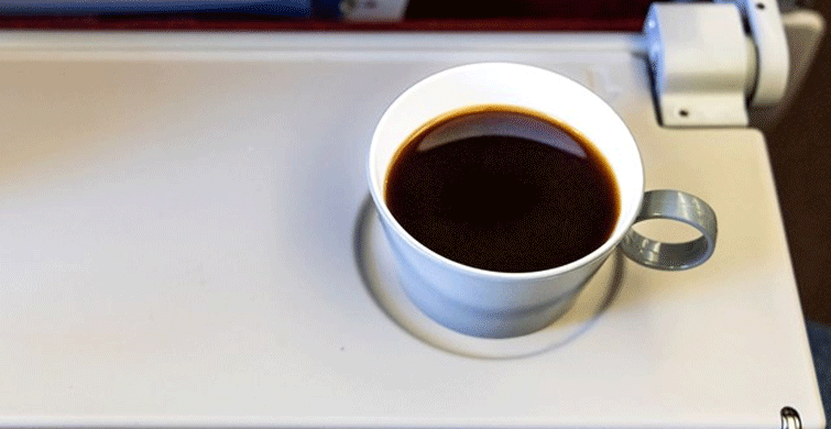 AB Mahkemesi, Uçakta Dökülen Kahve İçin Kararını Verdi
