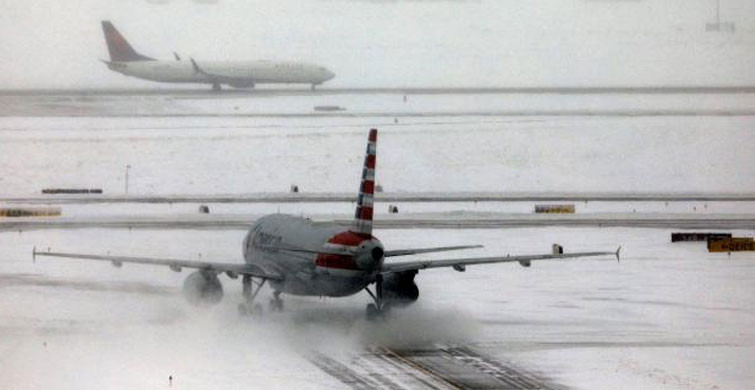 ABD'de Kar Fırtınası: 2 Binden Fazla Uçak Seferi İptal Edildi