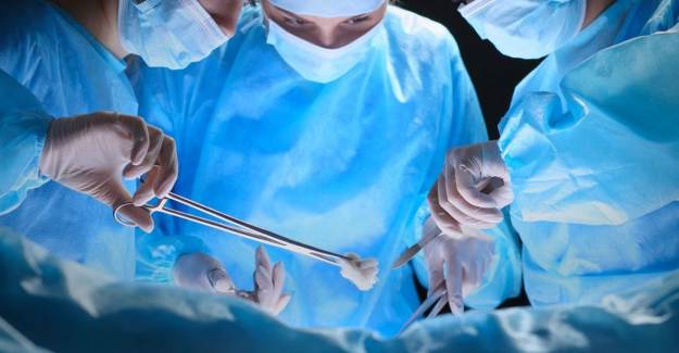 ABD'li Doktor ‘Ameliyat Etmem’ Dedi, Türk Doktor Kurşun Yelekle Ameliyata Girdi