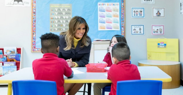 ABD'nin First Lady'si Melanie Trump, FETÖ Okulunu Gezip Teşekkür Etti