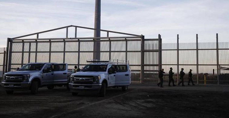 ABD'nin Meksika Ve Kanada Sınırındaki Yasak Uzatıldı