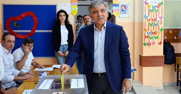 Abdullah Gül'ün, 2023 Seçimlerinde Cumhurbaşkanı Adayı Olacağı İddia Edildi