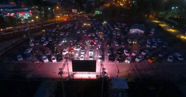 Adana'da Bir İlk! Yüreğir Belediyesi Arabada Sinema Günleri Düzenledi