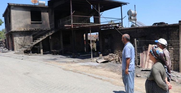 Adana'da Çıkan Yangından Geriye Küle Dönmüş Evleri Kaldı