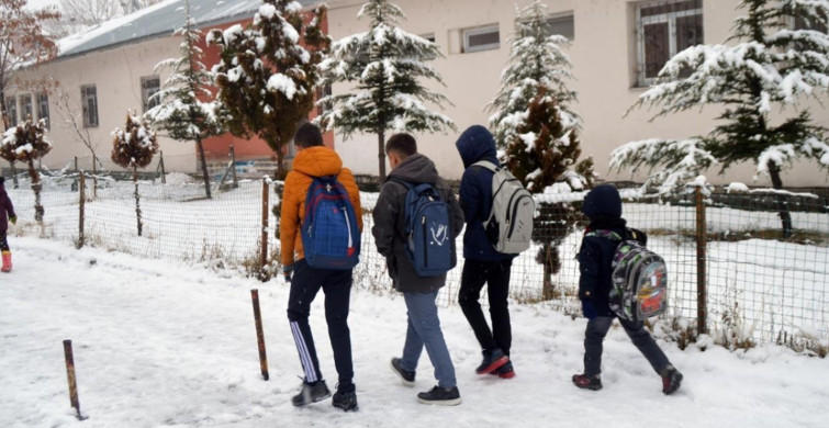 Adana'da okullar tatil mi? 28 Mart 2022 yarın Adana'da okullar tatil mi? Adana Valiliği son dakika açıklamaları