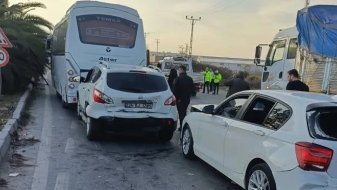 Adana'da zincirleme trafik kazası: 13 kişi yaralandı